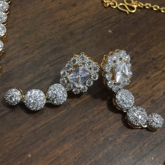 Gorgeous rhinestone necklace set - Picture 3 of 3